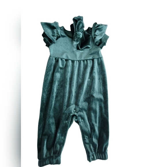 Newborn Velour like  jumpsuit with matching headband - Picture 9 of 10